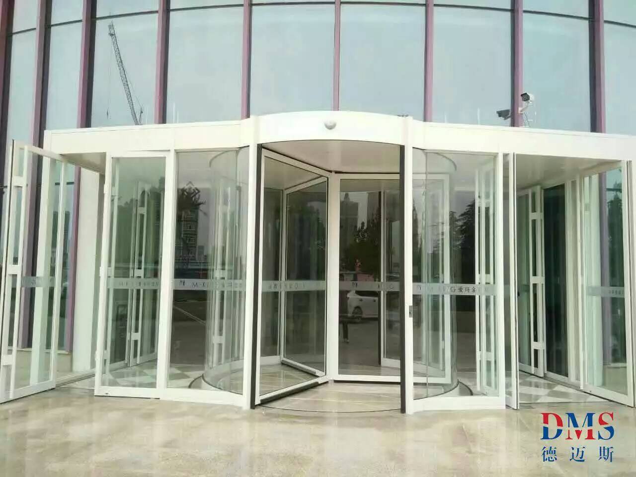 鄭州愛瑪金酒店自動(dòng)三翼旋轉(zhuǎn)門